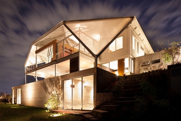 La Piscucha House in San Salvador / Cincopatasalgato