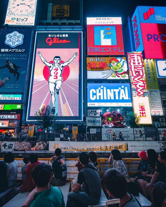 #streets_vision: Vibrant Street Photography by Jimmy Chan