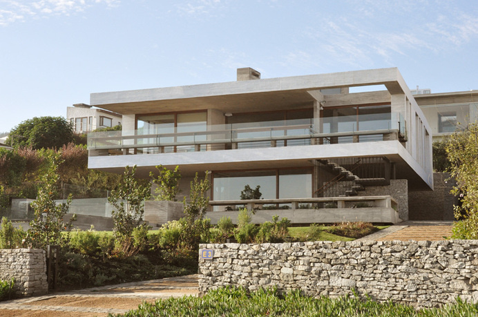 Imposing Concrete House Offering Stunning Panoramic Views in the Exotic Cachagua, Chile #architecture