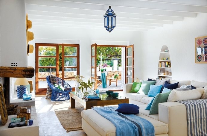 Coastal decor and traditional architecture under Mediterranean breeze - www.homeworlddesign. com (13) #coastal #home #architecture #traditional #style
