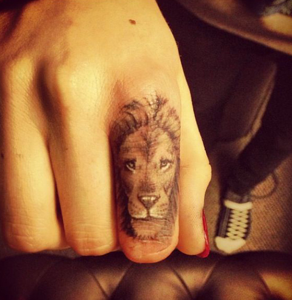 Finger Lion Tattoo II