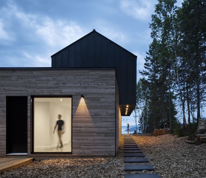 A Luxury Tourist Residence with a Majestic View of the River