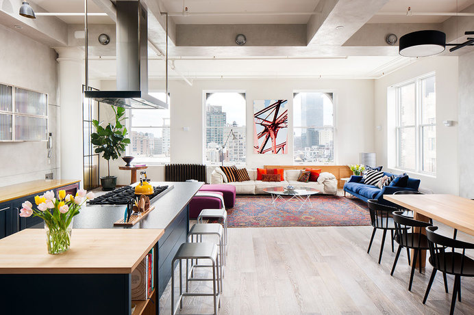 Homy feeling within an industrial shell loft apartment in SoHo by Casamanara - HomeWorldDesign (5) #interior #loft #apartments #design #interiors #soho