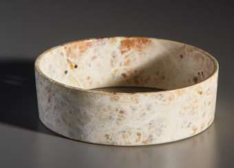 A UP TO A WALL THICKNESS OF ONLY 1 MM HOLLOWED-OUT BANGLE BRACELET ZHUO