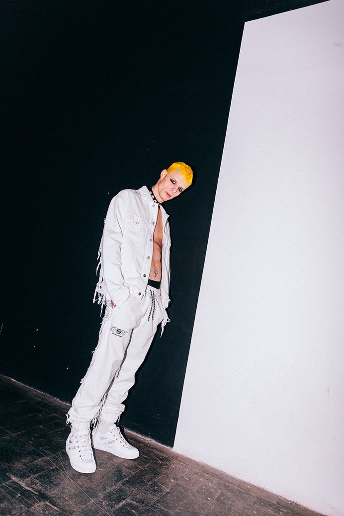 ACHILLE LAURO & BOSS DOMS - Fucking Young!