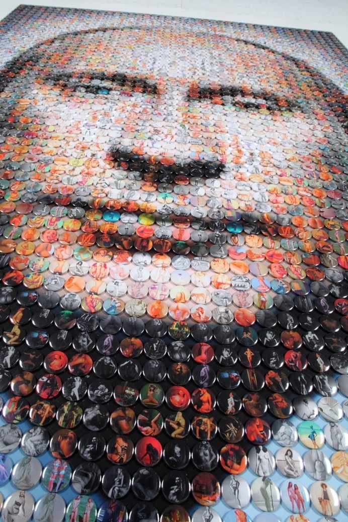 Vladimir Putin Portrait made with 2,500 badges - JOQUZ #badges #putin #portrait #art