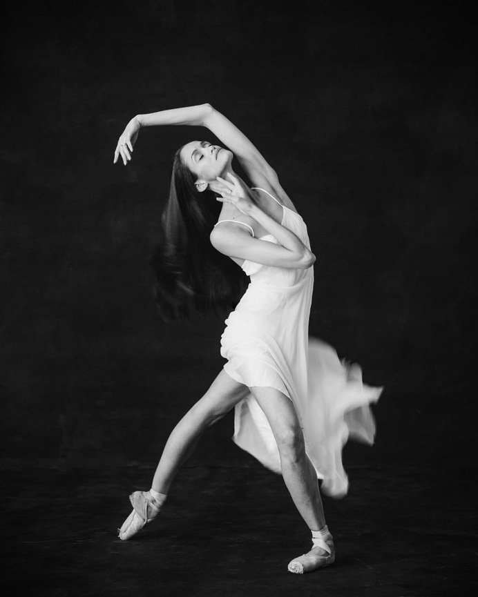 Breathtaking and Elegant Portraits of Ballet Dancers by Karolina Kuras