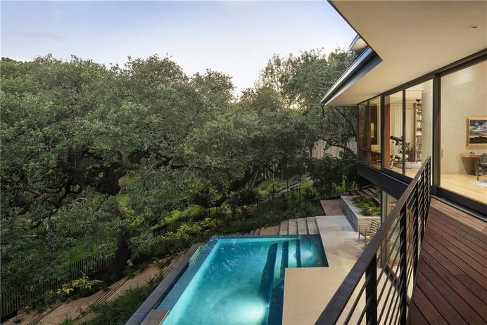 Lakeview Residence, A Parallel Architecture