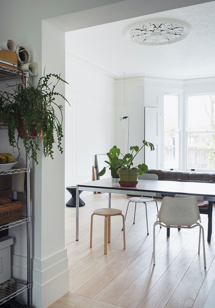 Cazenove Road by Morales Finch