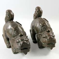 A Couple of front-of-house dogs made of Bronze. CHINA, 1. Half of the 20. Century