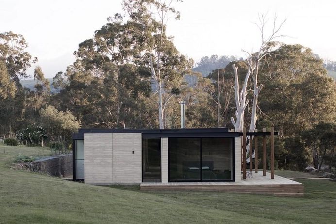 Matilda House is an Intimate Weekend Getaway Sunk Deep into the Australian Bushland 12