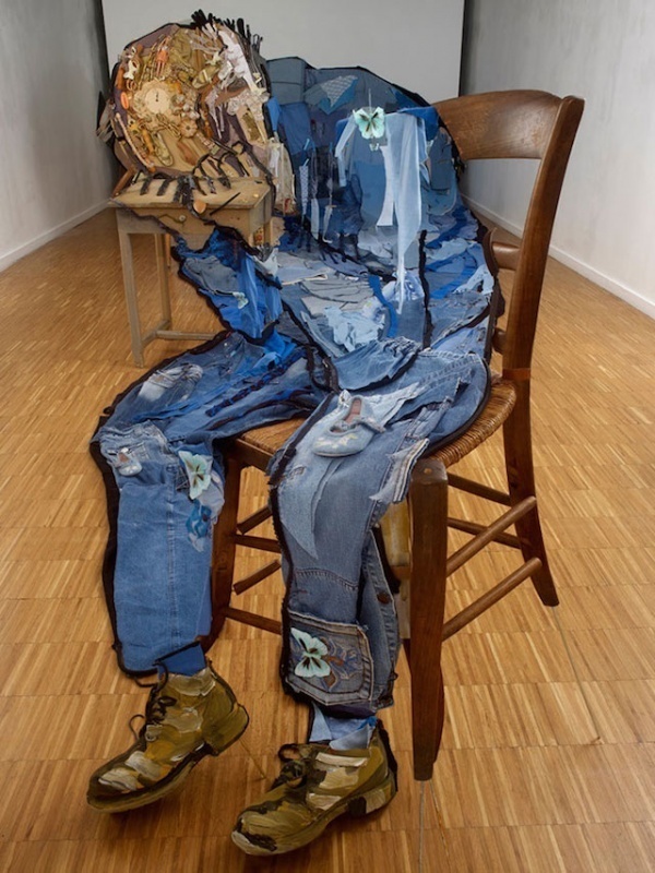 waaaat? | Portraits Made With Anamorphosis Installations | Design #anamorphic