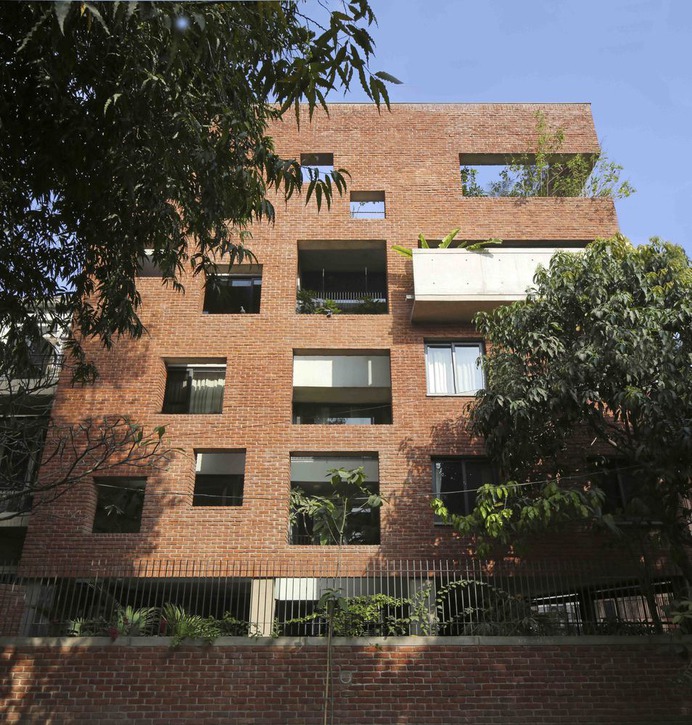 House with a Brick Veil / Studio Lotus,© Edmund Sumner