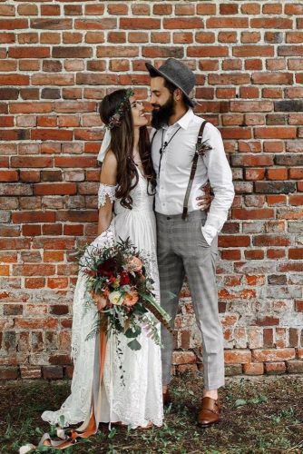 To start with, look at the list that we have prepared for you. Here you find of the most charming and stylish boho groom attires.