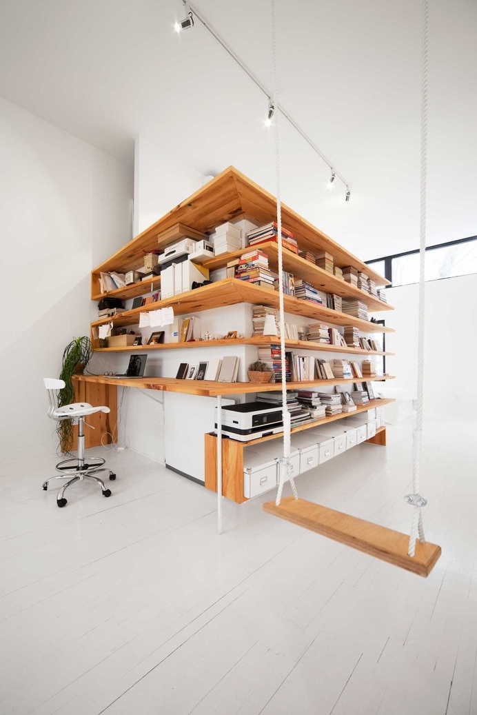 Juliette aux comble by L. McComber ltée. #lmccomberltee #workspace #minimalist
