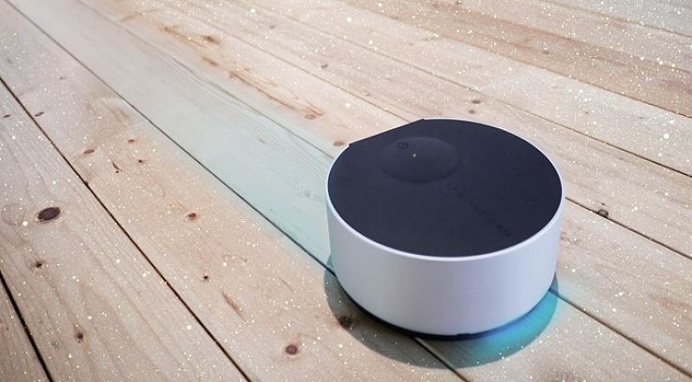The UVe is a cleaning robot that uses UV light technology to disinfect surfaces. It's a safer alternative to cleaning sprays and it's easy t #product #design #modern