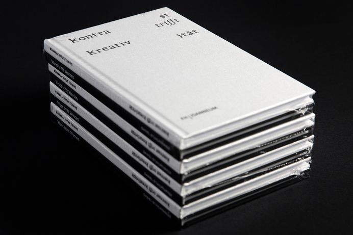 Kontrast trifft Kreativität trifft Wort trifft Warten on Behance