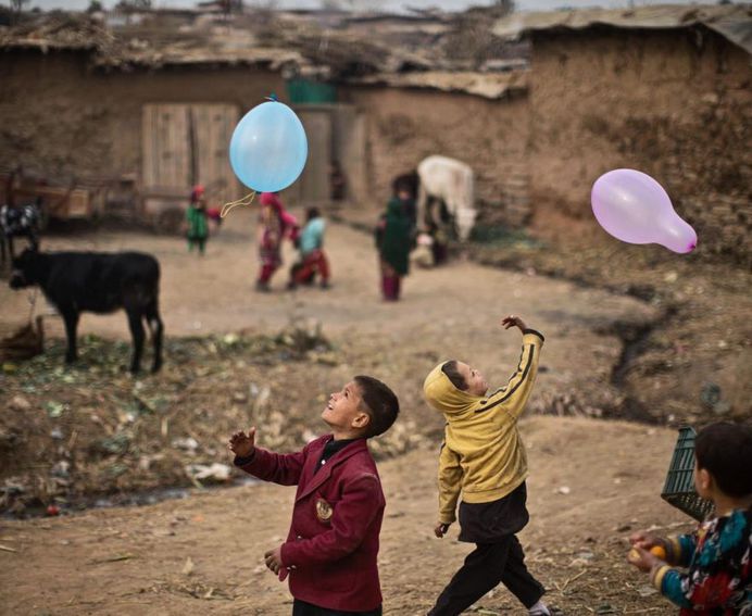 Afghan Refugee Children in Pakistan: Photojournalism by Muhammed Muheisen