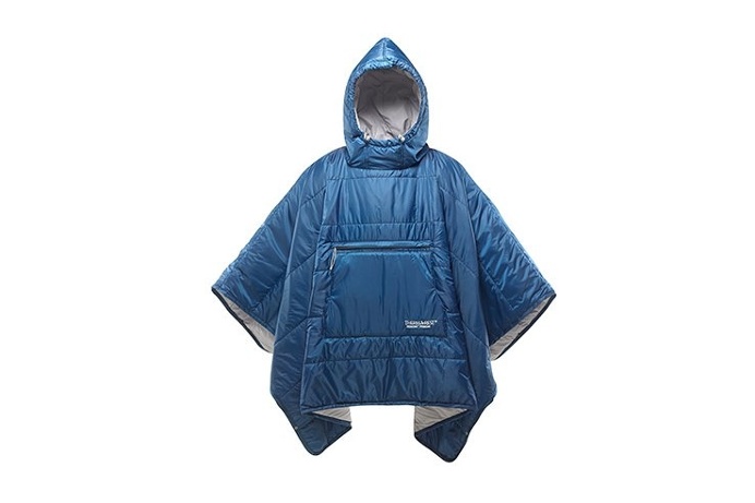 Keep the Honcho Poncho in your #car for instant warmth and shelter from the elements. It also doubles as a water-resistant blanket! So #vers