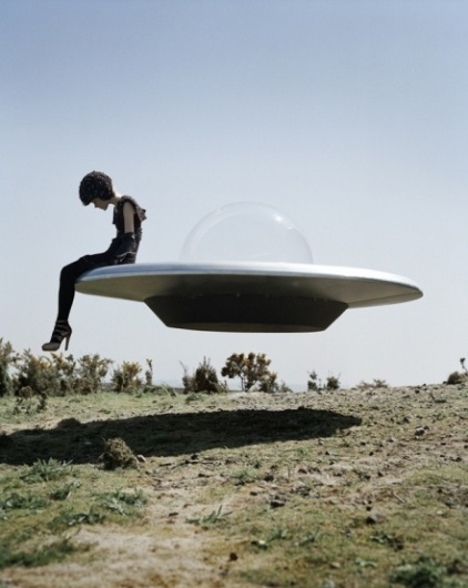 Tim Walker Photography #vogue #tim #space #photography #walker #ufo