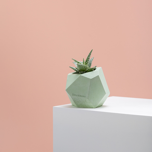 The Marble Shine Collection by frauklarer Presenting: polyhedron planter in mint www.frauklarer.com #concrete #concretedesign #marble #des