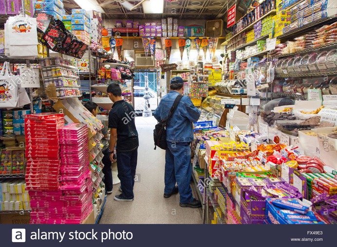Economy candy sweet store, Rivington Street, Lower East side Stock Photo: 102128155 - Alamy
