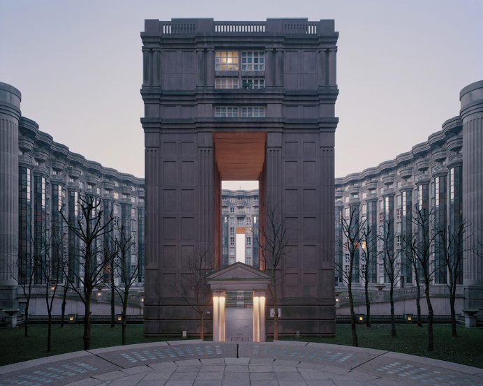 Alternative Post-War Universe in Paris Suburbs