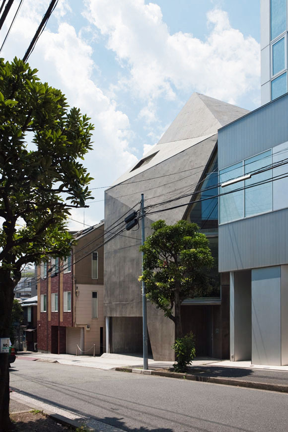 House in Minami-azabu by Hitoshi Wakamatsu Architect #house #minimalist #japanese #minimal