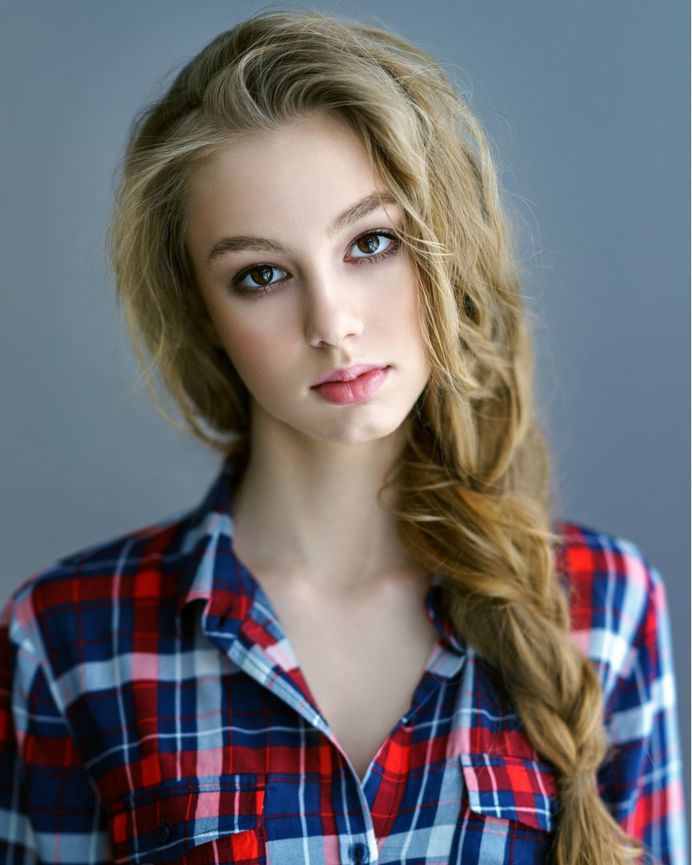 Beauty Female Portrait Photography by Ruslan Karabinin