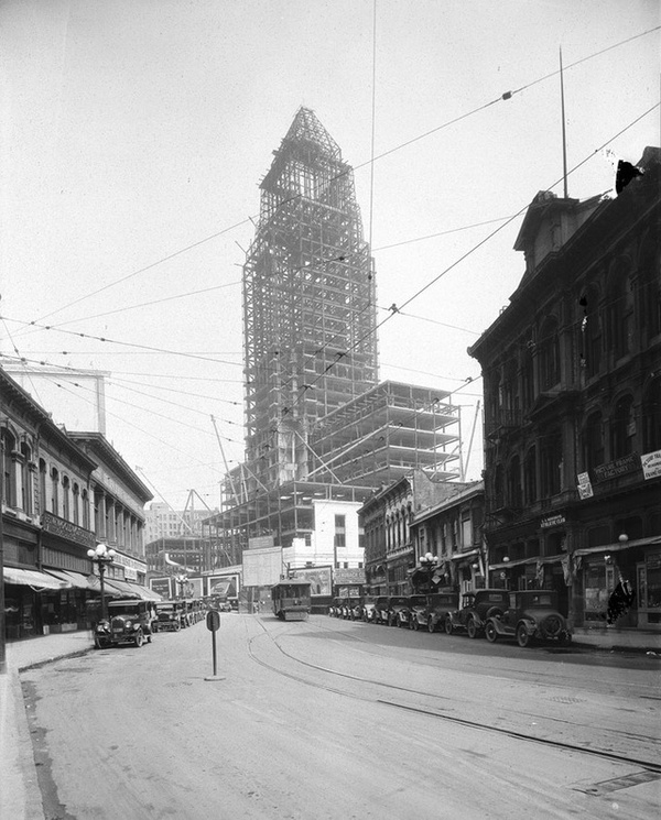 20 Photos of Iconic Buildings and Bridges As They Were Being Built #iconic #photography #buildings