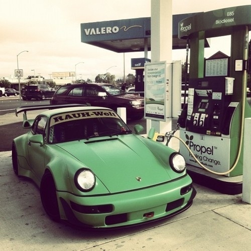 Sara Lindholm - loxleelovesengines: Valero #valero #porsche #car