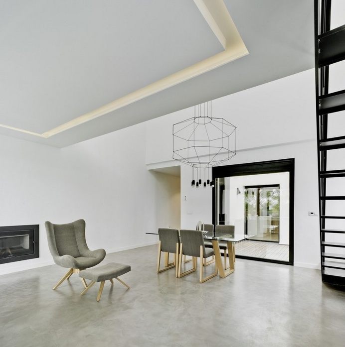 Modern Gabled House by Colectivo Du Arquitectura