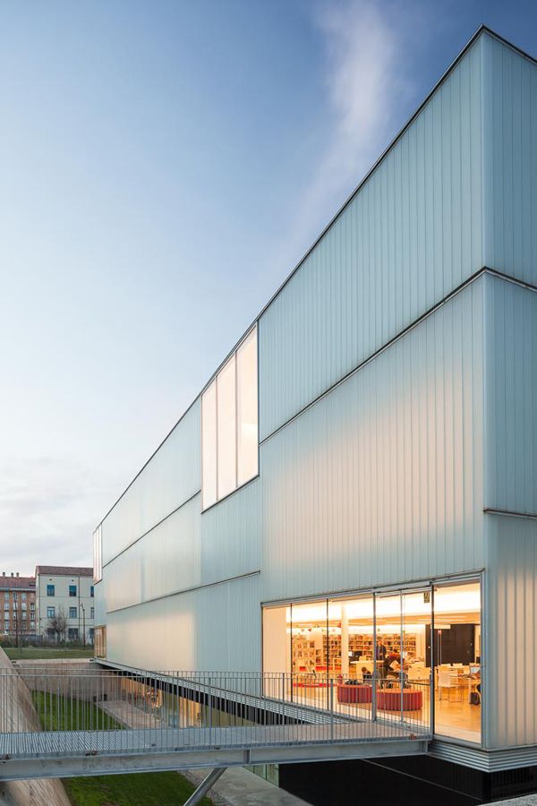 PUBLIC LIBRARY OF GIRONA CARLES RAHOLA