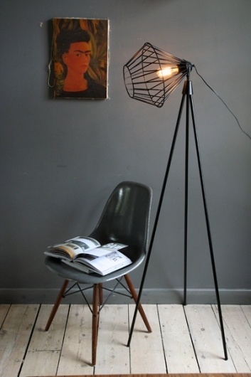 tripod-floor-lamp-black-5654-p.jpg 400×600 pixels #lamp #minimalism #eames