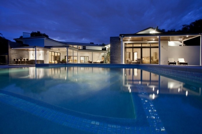 Mediterranean House Converted Into Luxurious Modern Retreat in Florida #architecture #modern