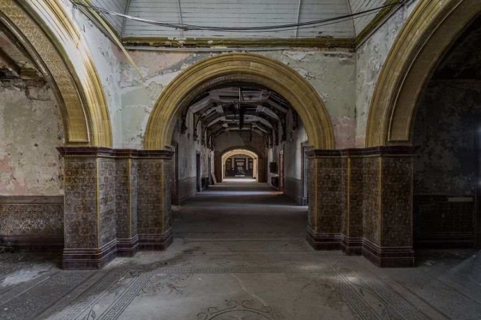 Simon Yeung Captures Britain's Stunning Abandoned Buildings