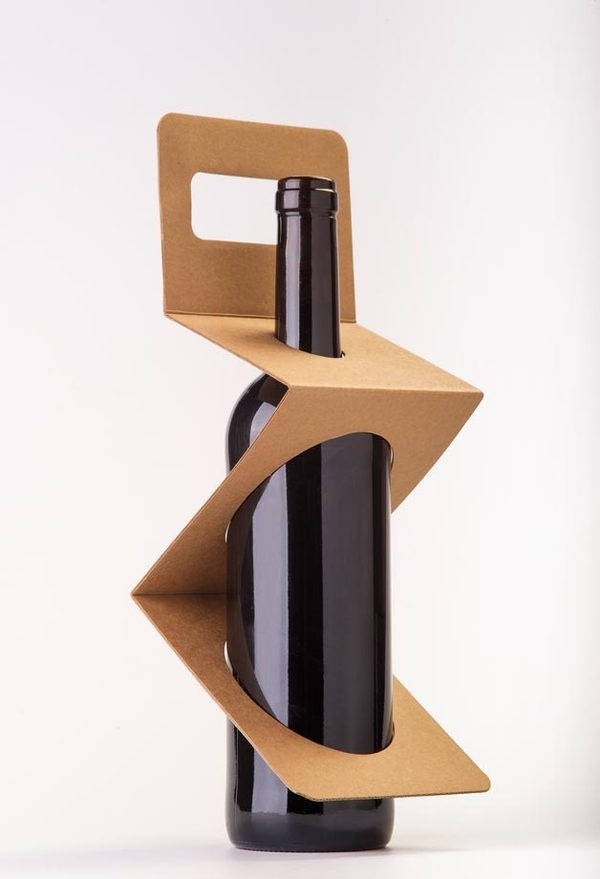 Zigpack wine packaging byÂ Xavier Bernis Diaz #packaging #bottle