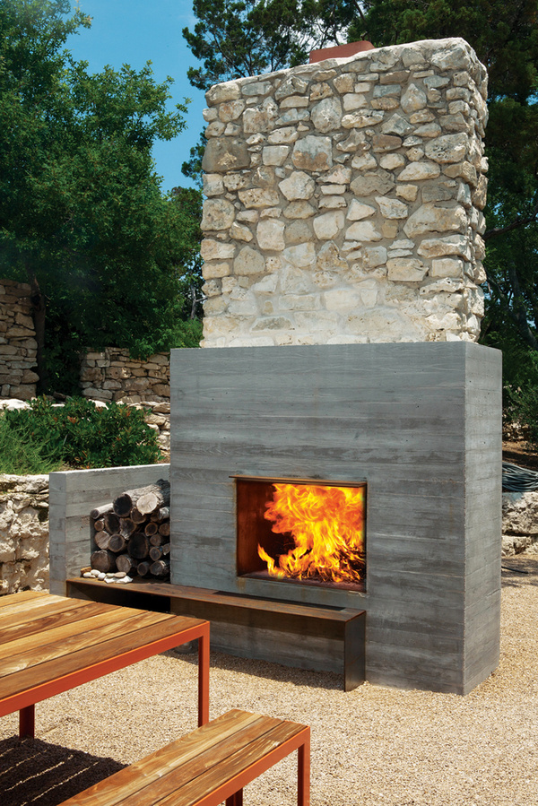 balcones house outdoor fireplace #architecture