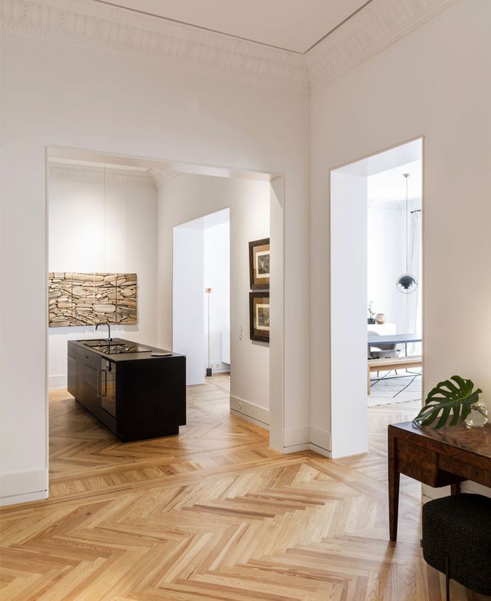 Ventura Estudio Creates Elegant Showroom-Home in a Historic Building - InteriorZine