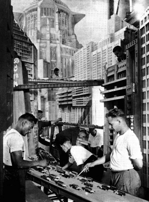 behind4 #city #futuristic #metropolis #set #skyscraper #photography #scenes #behind #film #prop #buildings #production