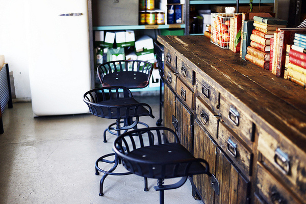 vintage island #interior #caf #design #decor #deco #jucieverket #decoration