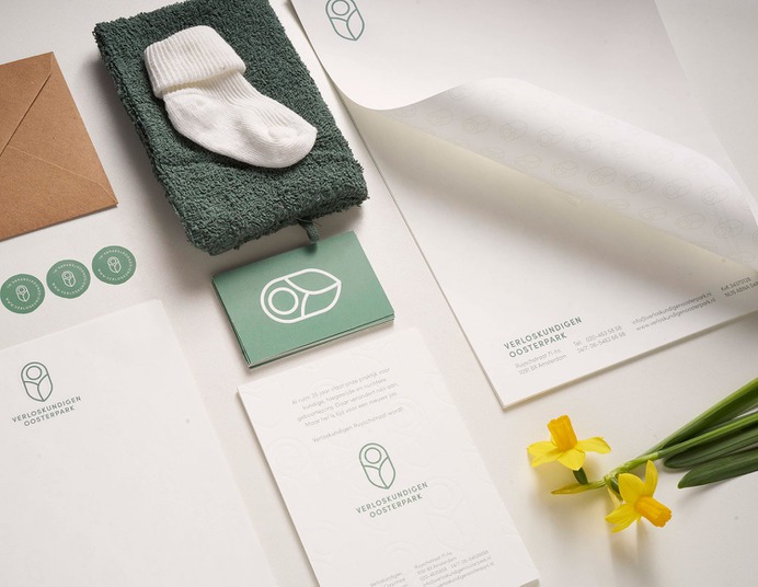 Brand identity for midwifes practice - Mindsparkle Mag Verloskundigen Oosterpark is a small-scale midwifes practice in Amsterdam. This identity, designed by Anouk Moller, shows their character: down-to-earth, friendly & involved, contemporary. #logo #packaging #identity #branding #design #color #photography #graphic #design #gallery #blog #project #mindsparkle #mag #beautiful #portfolio #designer