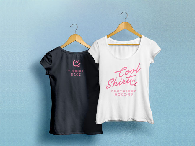 Free Realistic Woman T-Shirt Mockup PSD