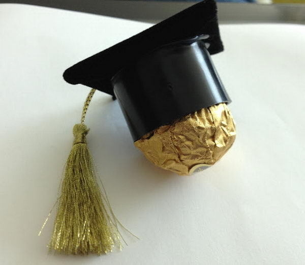 10 Creative Graduation Party Favor Ideas #school #graduate #favor