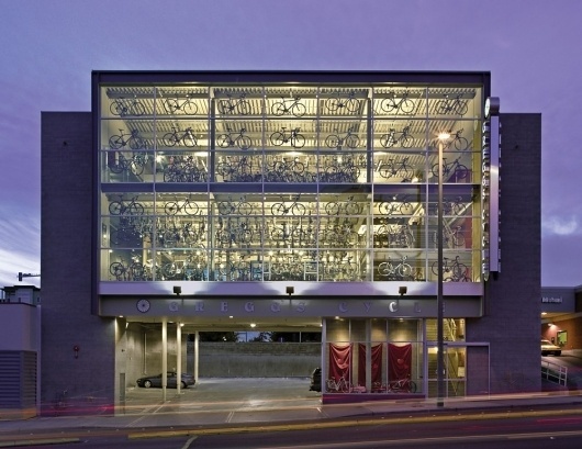 Architecture Photography: Gregg's Cycles / Weinstein A|U - Gregg's Cycles / Weinstein A|U (115732) - ArchDaily #interior #display #design #ship #architecture #bike #window