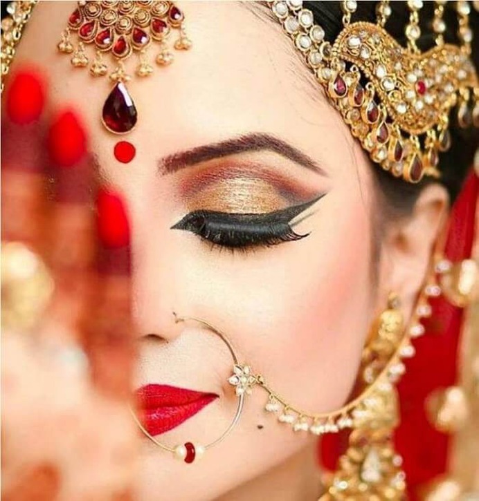 Cat-Eye Flick for A Bold Look