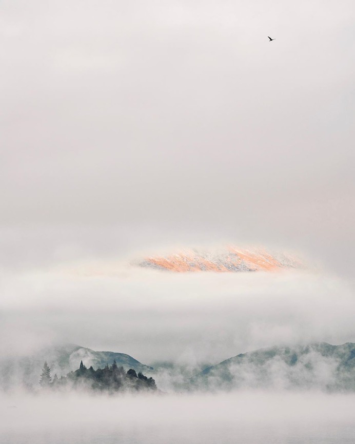 I've never seen fog so thick; there's a huge mountain behind it, I would have been happier with that birds view on the top right. #AICdoesNewZealand #bealpha by @oveck