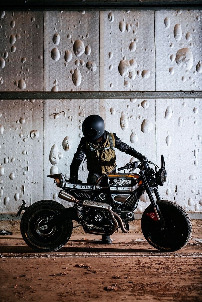 Vibrazioni hand sculpts one-off Ducati Scrambler. #ducati #moto #scrambler