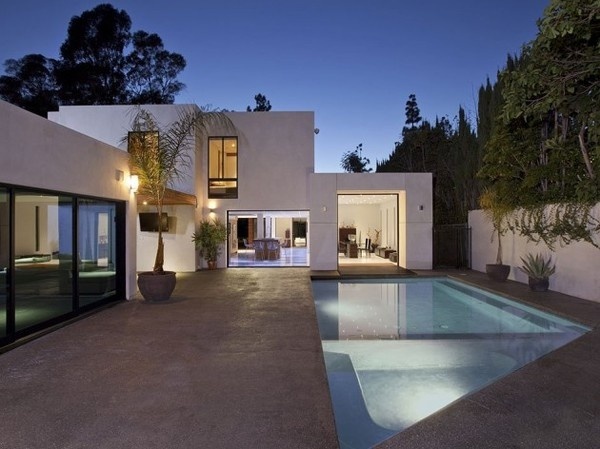 1060 Woodland Drive in Beverly Hills #beverly #architecture #california #hills