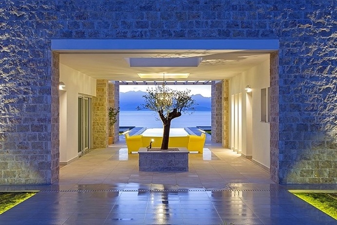Kalamaki Villa on the Coast of Greece / MGXM Architects